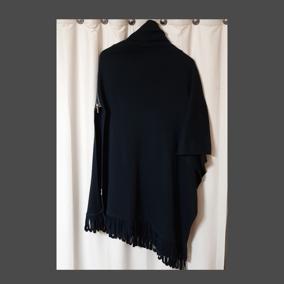 Plus size quality cape poncho - Picture 3 of 7